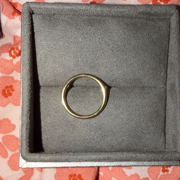 Elegant 14K Gold Women's Ring - Picture 3 of 4